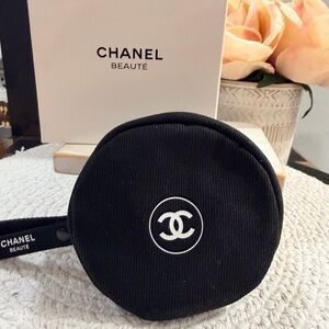 CHANEL Black Round Air Pod/Cosmetic/Coin Pouch - NIB